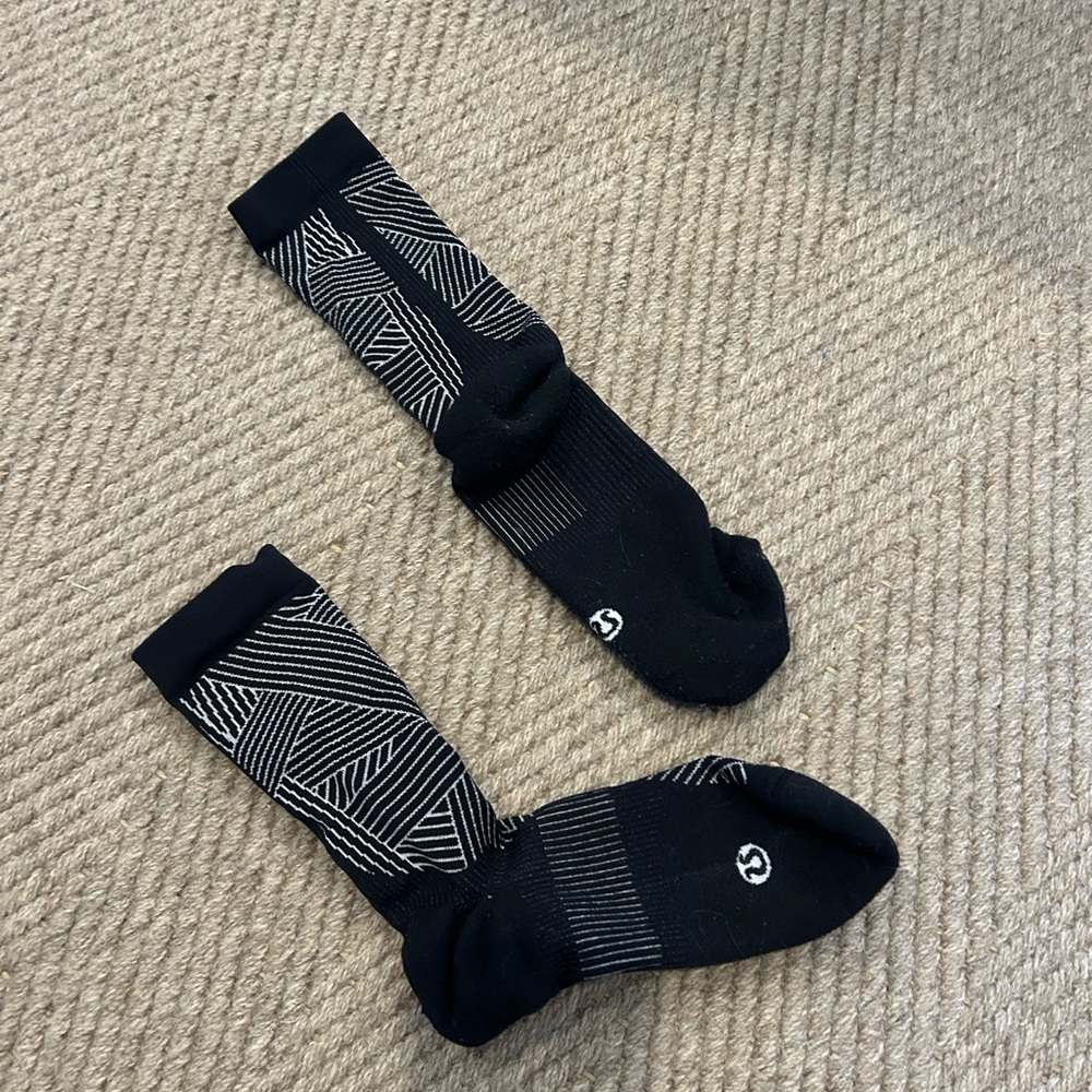 Lululemon compression crew women’s sock